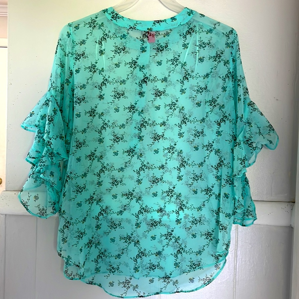 NWOT Vince Camuto teal green floral flutter sleeve top - Picture 4 of 7
